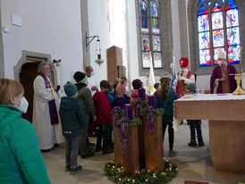 Bischof Dr. Michael Gerber besucht St. Crescentius (Foto: Karl-Franz Thiede)